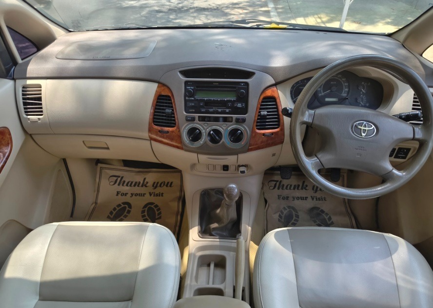 Toyota Innova - Image 2